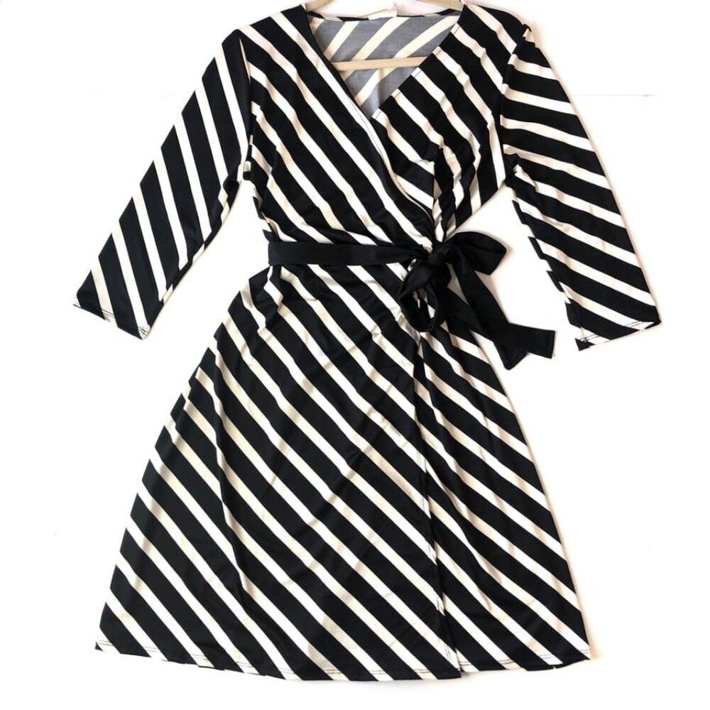 NEW LuLaRoe M Michelle True Wrap Dress Black White Stripe 3/4 Sleeve Flowy